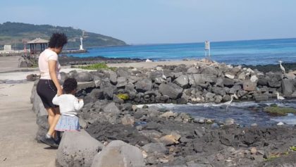 Happiest Couple ever KB and Sher saw flat fish 🐟 and touch it