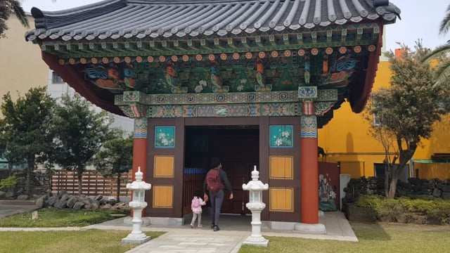 Trott Bailey family found Korean Temple hidden away in Hamdeok Jeju Volcanic Island