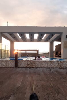 World best dad Kimroy KB Bailey and daughter Keilah rooftop swim in Jeju, South Korea